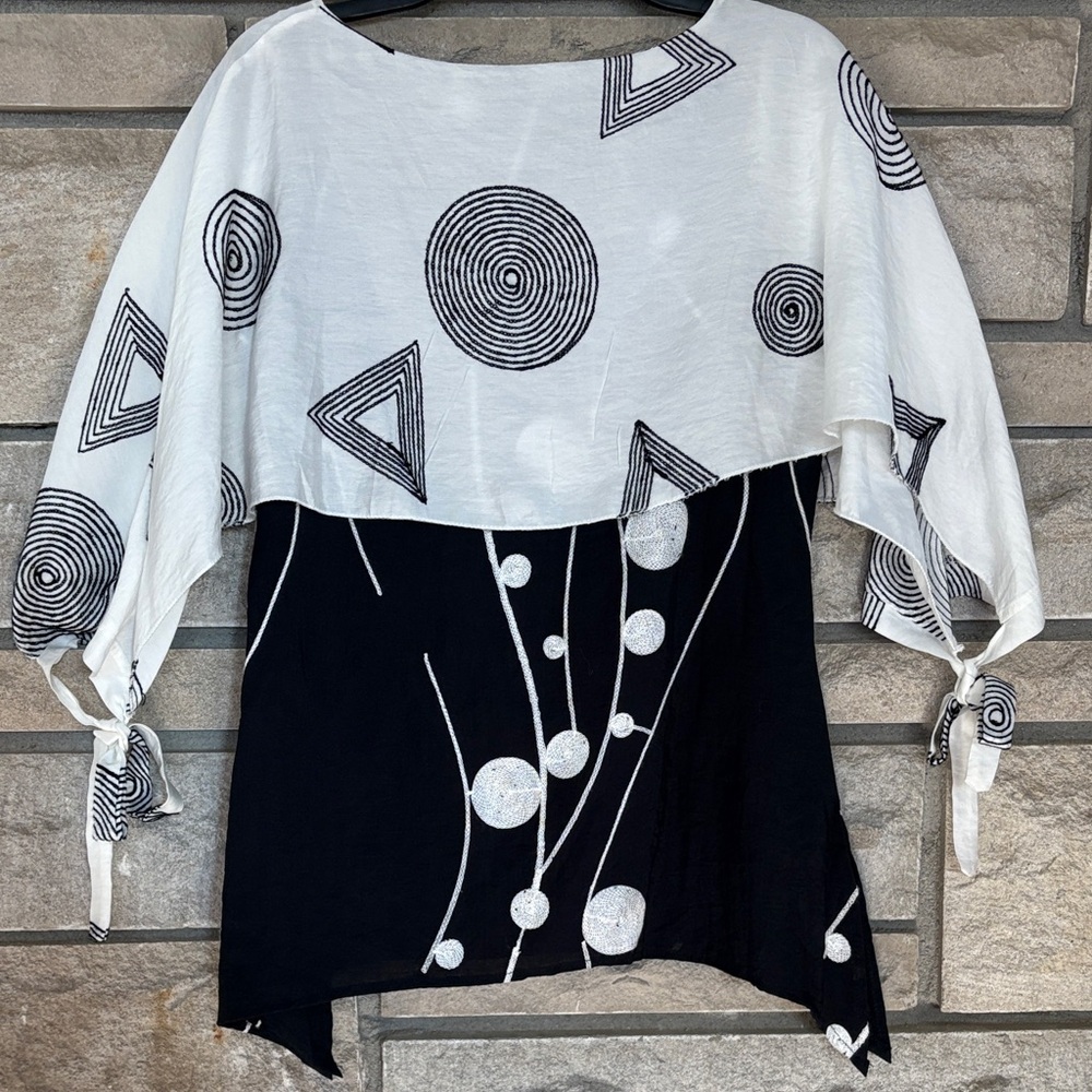 Abstract Two-Tone Arty Geometric Black & White Layered Blouse Size S - Picture 3 of 9